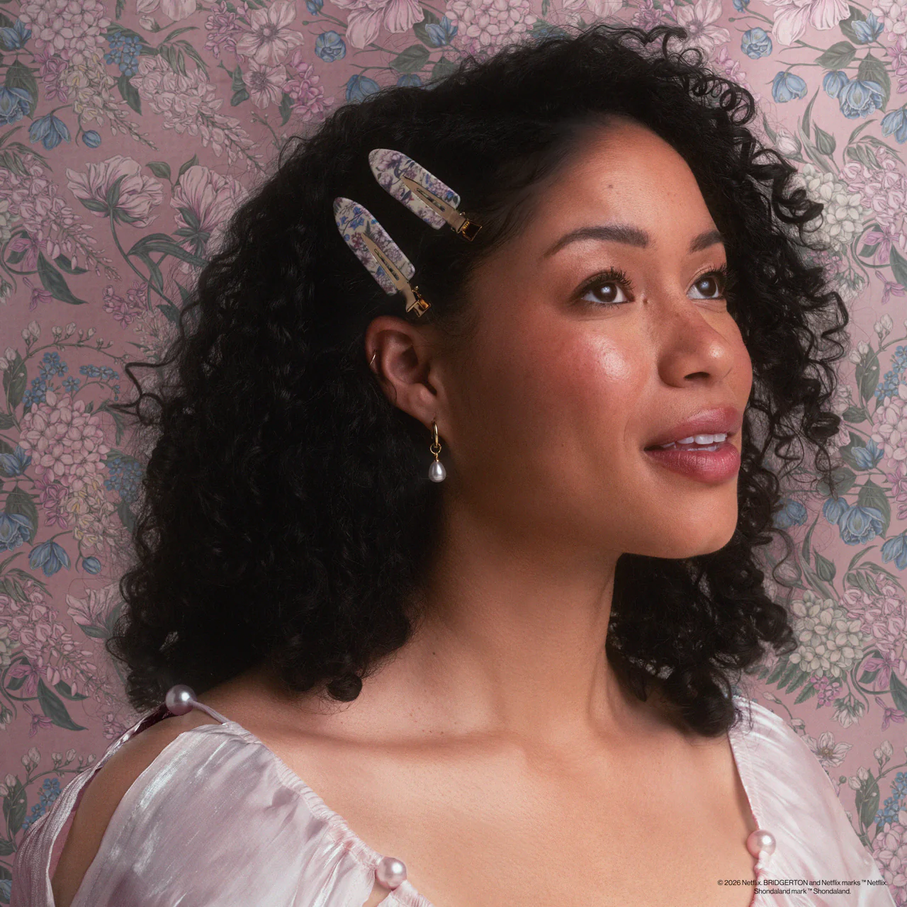 Bridgerton x Kitsch Creaseless Clips in Toile in Bloom - Image 5