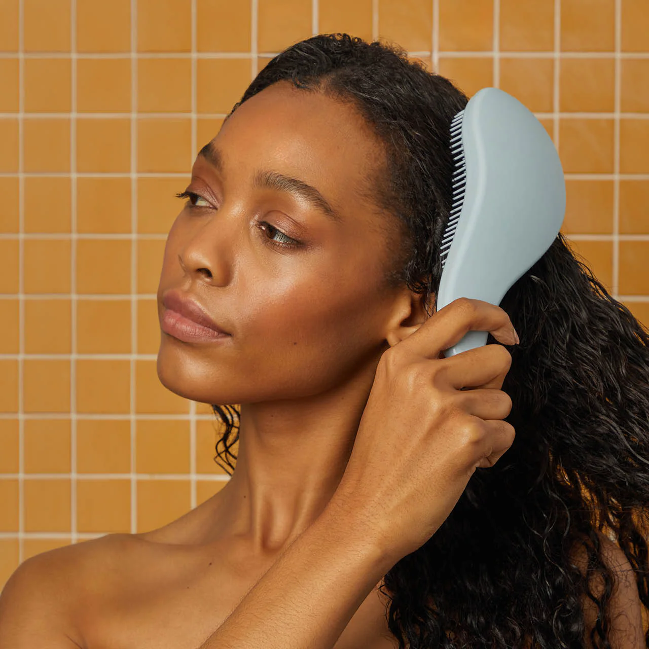 Haze Blue Detangling Brush - Image 4