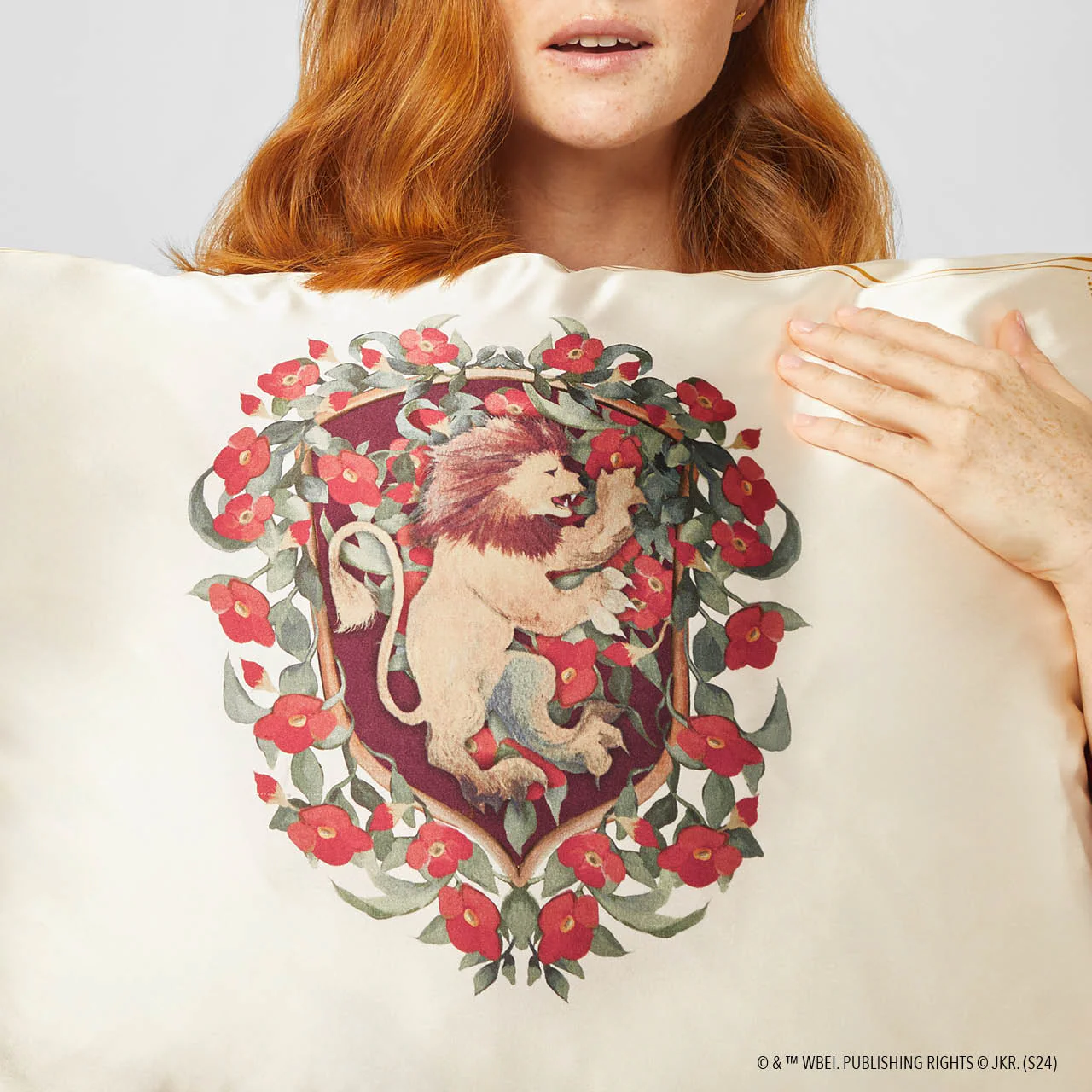 Kitsch x Harry Potter Satin Pillowcase in Gryffindor - King - Image 5