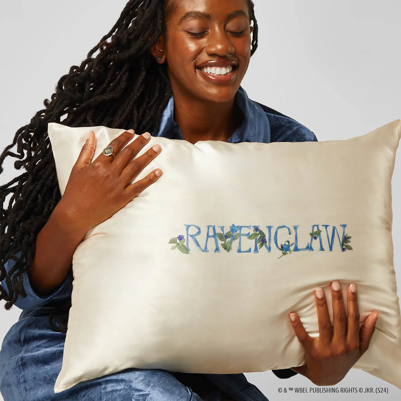 Kitsch x Harry Potter Satin Pillowcase in Ravenclaw - King - Image 4