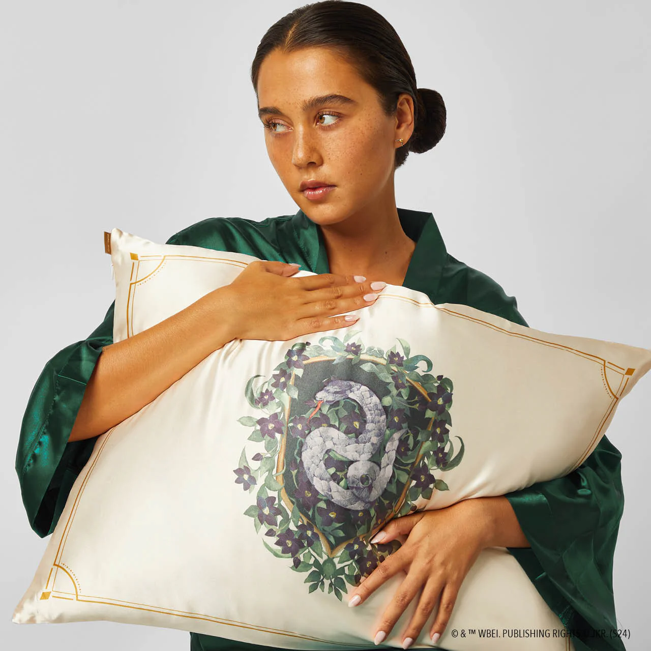 Kitsch x Harry Potter Satin Pillowcase in Slytherin - King - Image 4