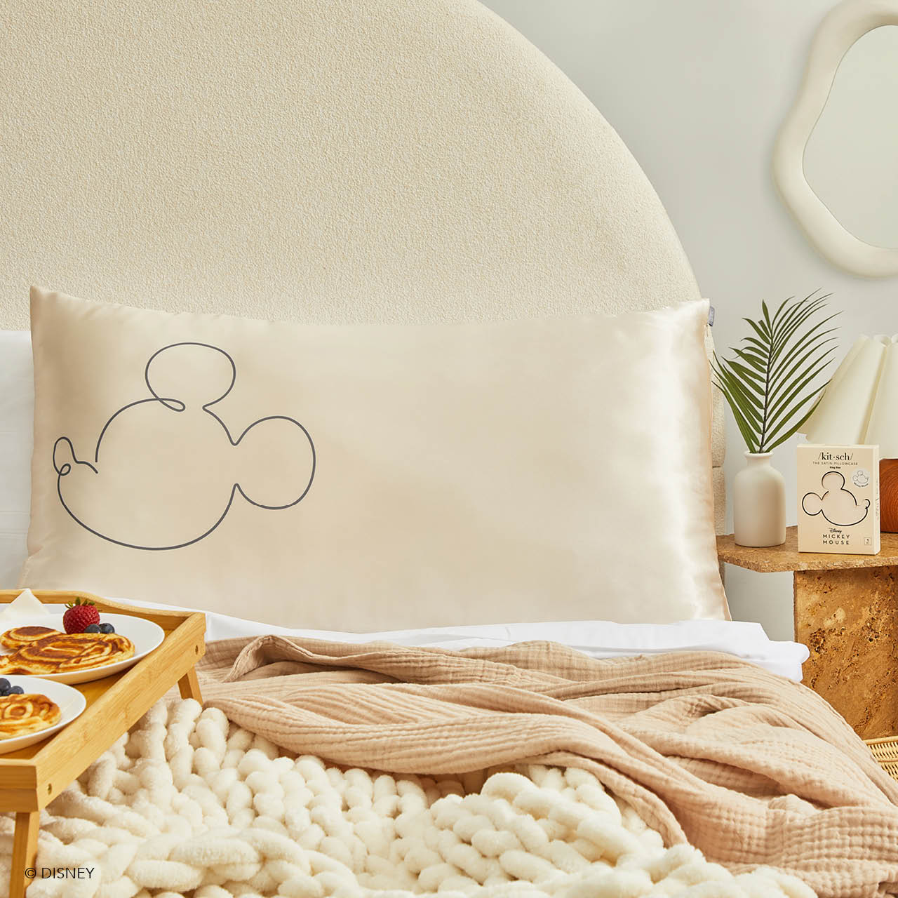 Kitsch x Mickey and Minnie Satin Pillowcase in Mr. Mouse - King - Image 4