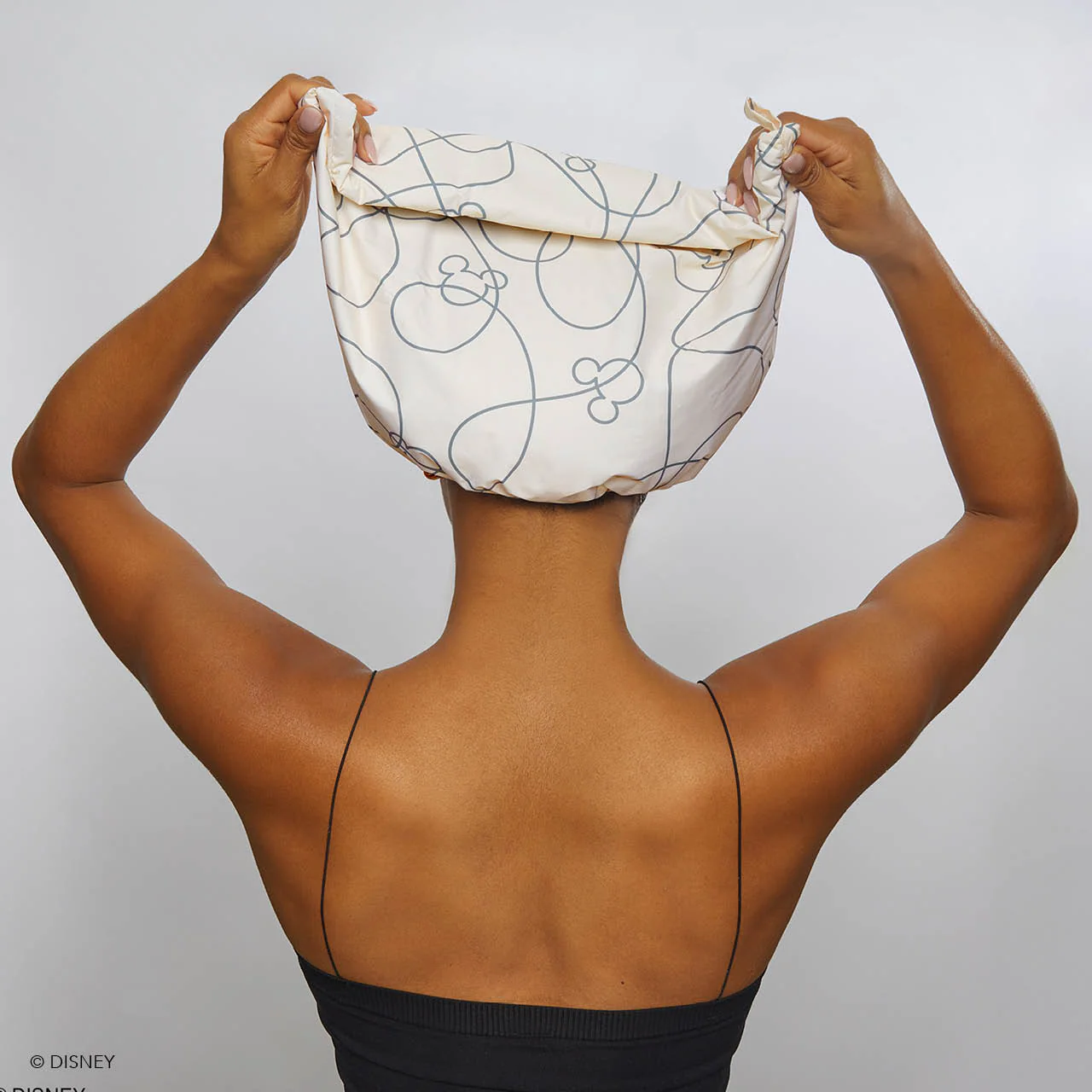 Kitsch x Mickey and Minnie Satin Flexi Shower Cap in Mickey Maze - Image 4