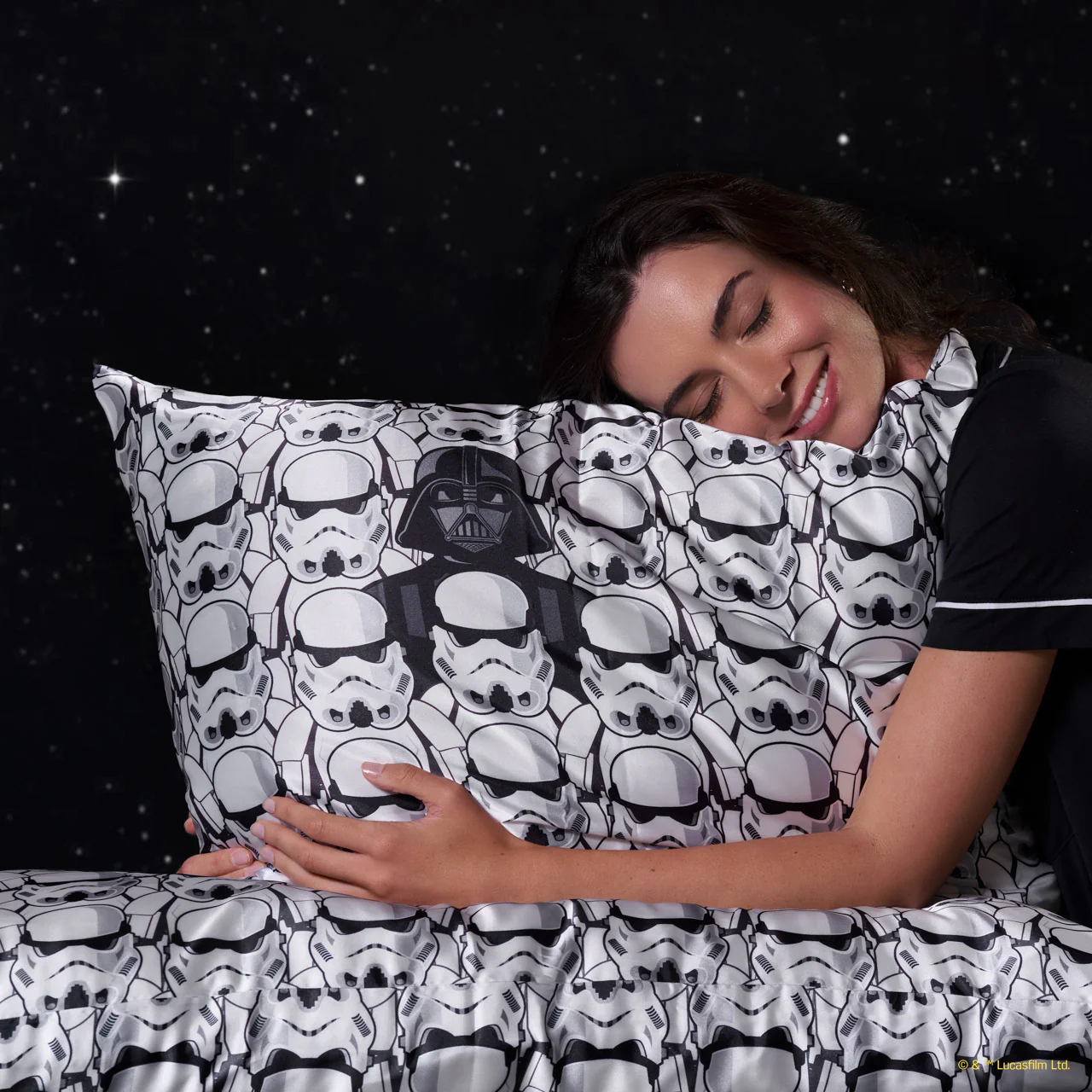 Star Wars™ & Kitsch Satin Pillowcase in Darth Vader & Stormtroopers - Image 4