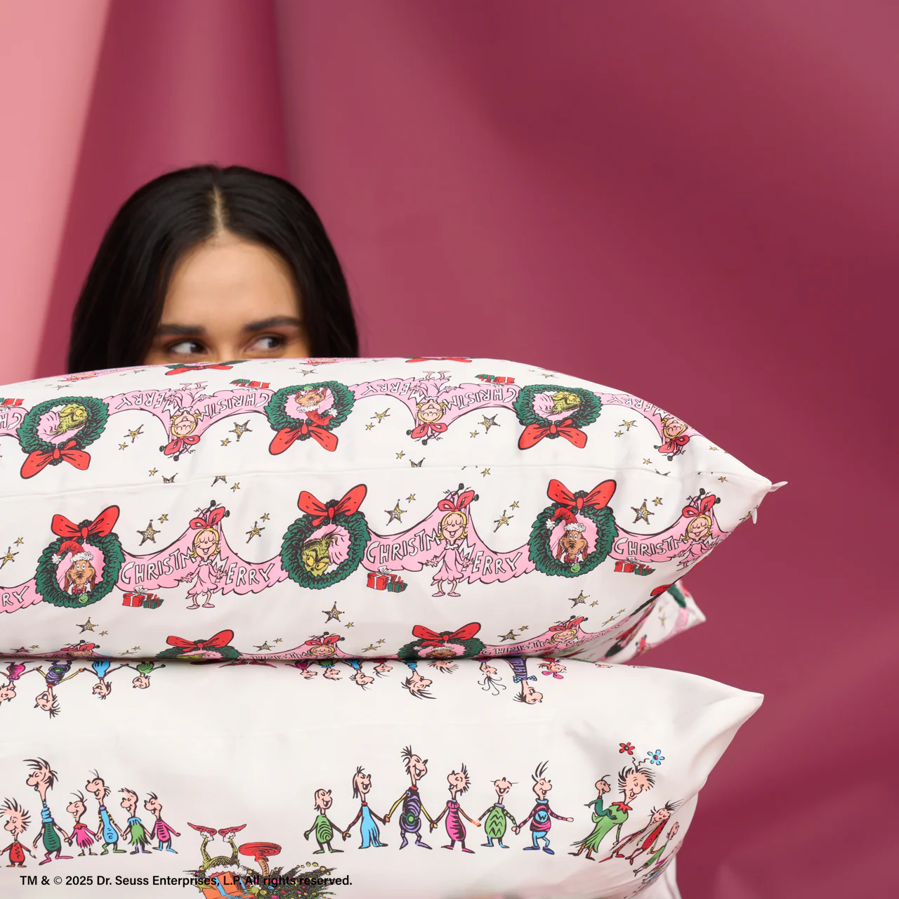 The Grinch x Kitsch Satin Pillowcase in Cindy Lou Who - King - Image 2